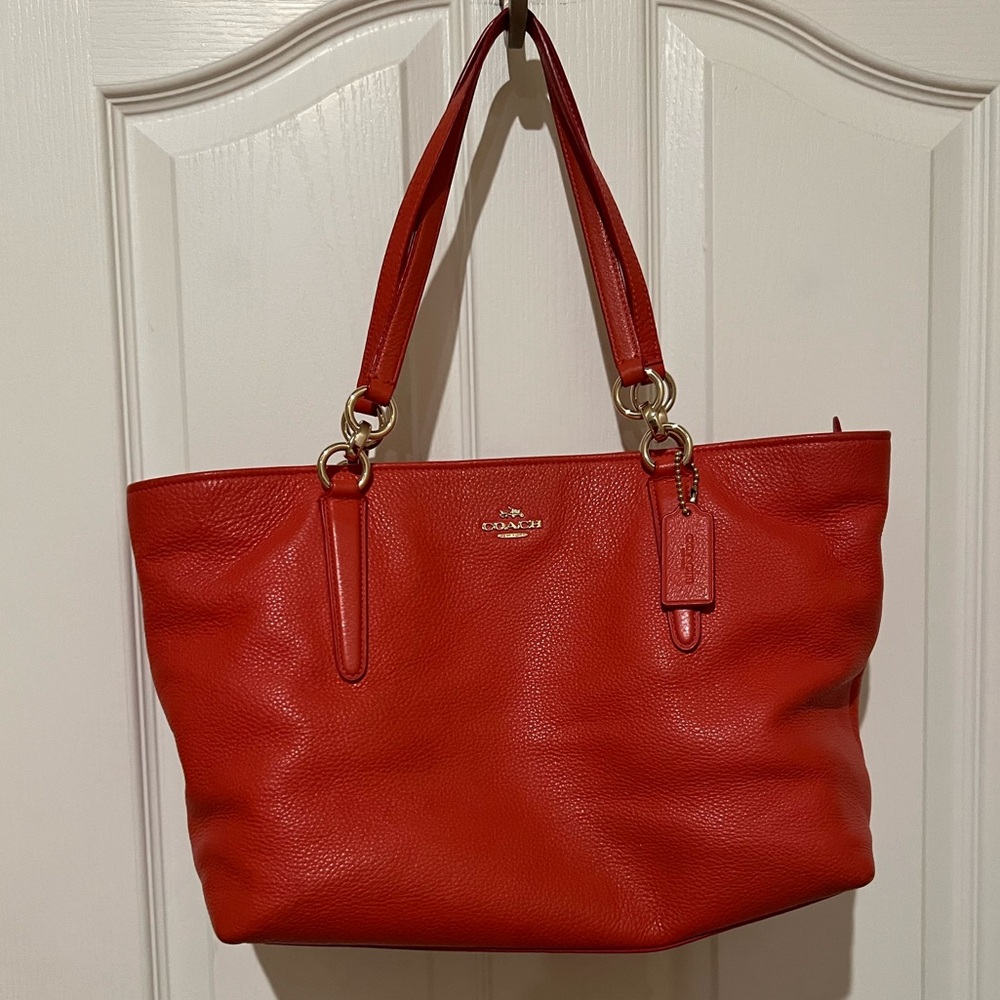 🎁Coach Red/ Orange Leather Tote Bag & free Fossil crossbody bag  🎁